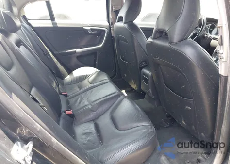 2014 Volvo S60 T5/T5 Platinum/T5 Premier/T5 Premier Plus z USA, uszkodzony, nr VIN YV1612FS1E2297975